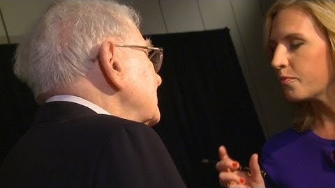 Buffett: Income inequality hurting economy