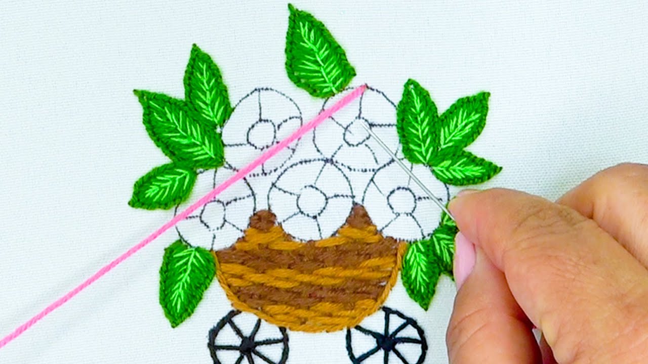 КАК ВЫШИТЬ КРАСИВУЮ ЦВЕТОЧНУЮ КОЛЯНКУ ВРУЧНУЮ