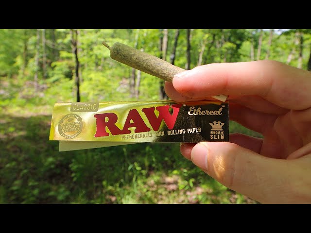 Trying Raw's NEW Thinnest Papers! class=