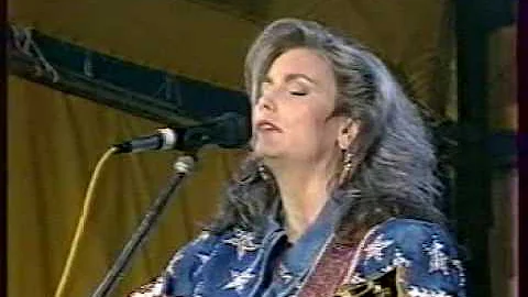 Emmylou Harris - The darkest hour is just before d...