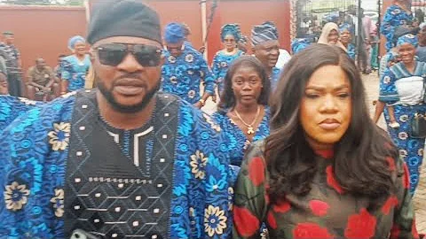 ODUNLADE ADEKOLA WITH TOYIN ABRAHAM STORM HIS FATHER FINAL BURIAL CEREMONY IN ABEOKUTA WITH ACTION 