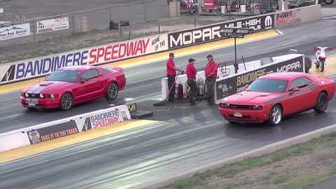 Dodge Challenger RT vs Mustang GT