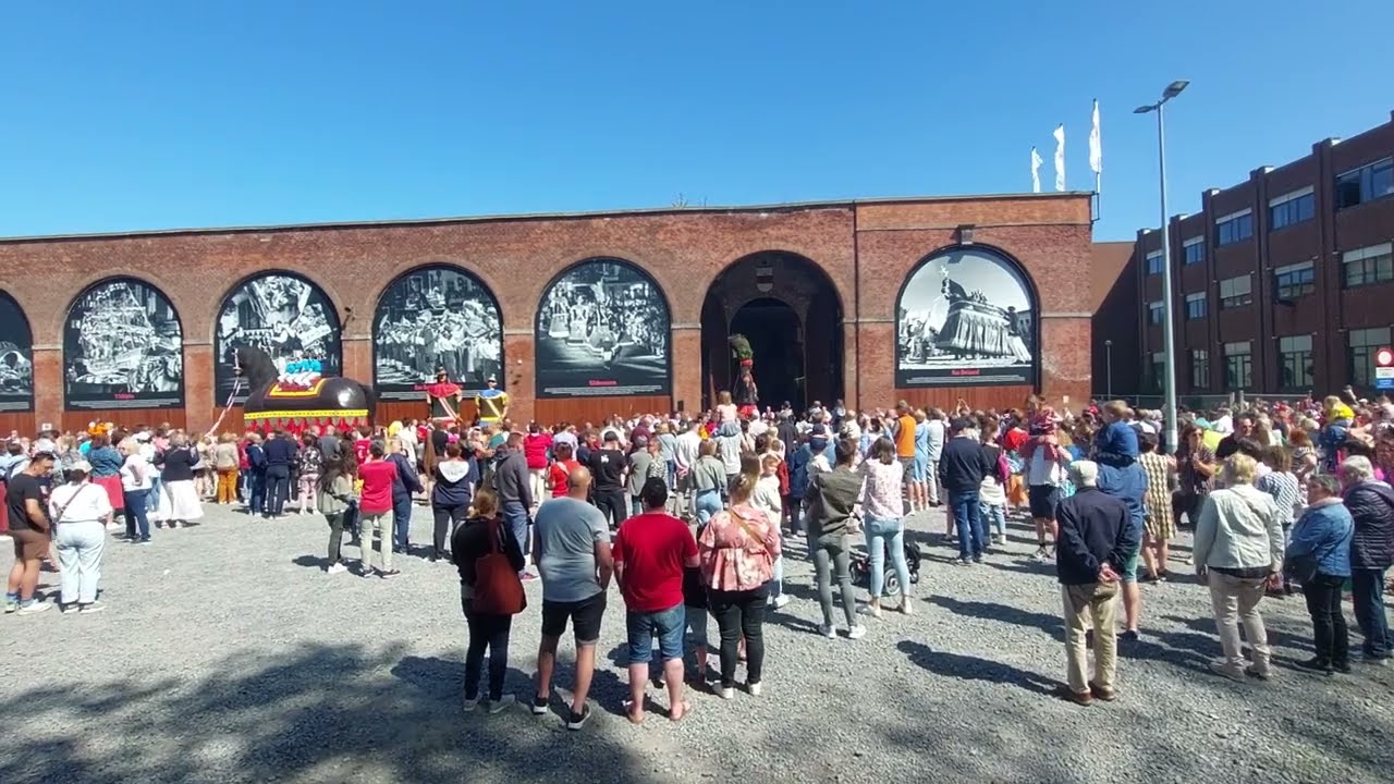 Binnendragen ros beiaard en reuzen 8/05/2022 (repetitie).