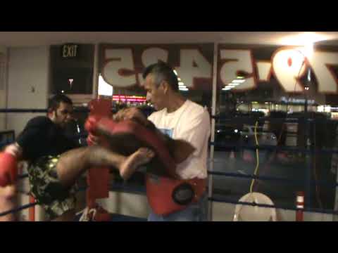 FULLERTON MUAY THAI ACADEMY. MASTER RAJESH TRAININ...