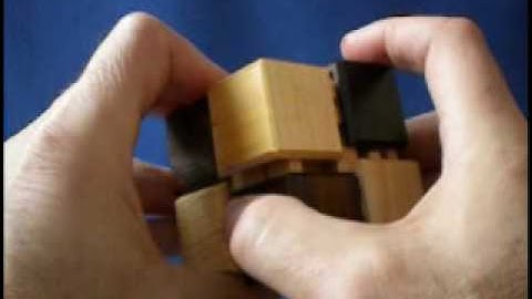 Karakuri Cube #2 Japanese Puzzle Box