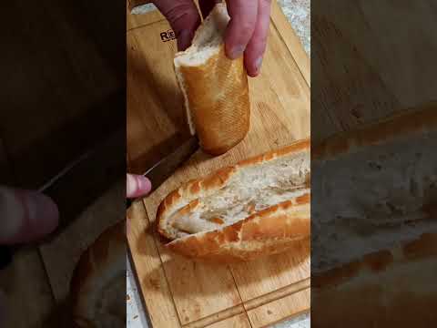 Французский багет,сосиска и маринованный огурчик.