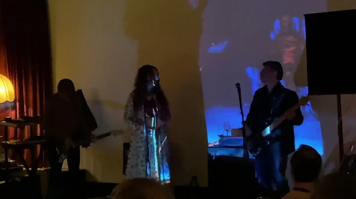USER & Angela Howard, perform, DISTRICT NIEN9, at ...