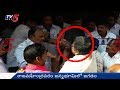 TDP, YSRCP leaders fight at Janmabhoomi Maa Vooru; Rajahmahendravaram