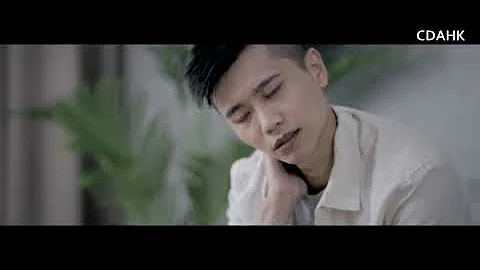 Playing mobile phone - 天天要闻