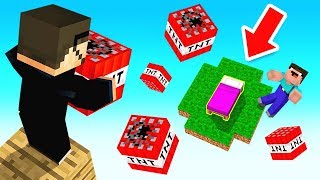 Using TNT to BLOW BEDS UP in Minecraft Bed Wars
