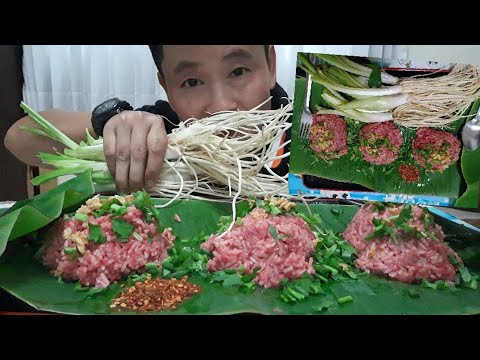 วีดีโอ: เนื้อ Azu Tatar กับแตงกวาและเห็ด