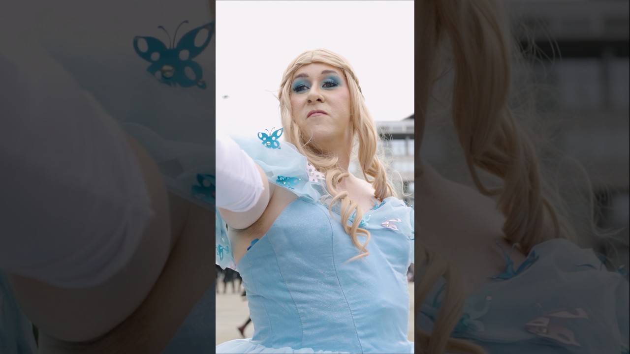 🩵AMAZING Cinderella Cosplay from Disneys Live Action filmed at Megacon Manchester🩵