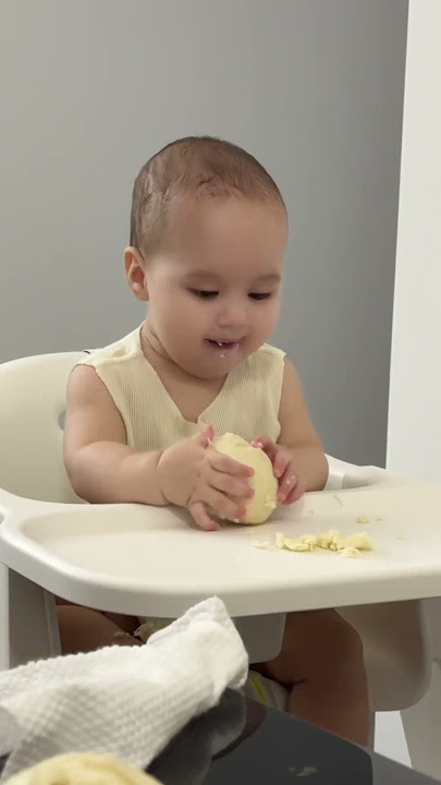 8 months old, recording the first time my baby ate steamed buns #Little Foodie