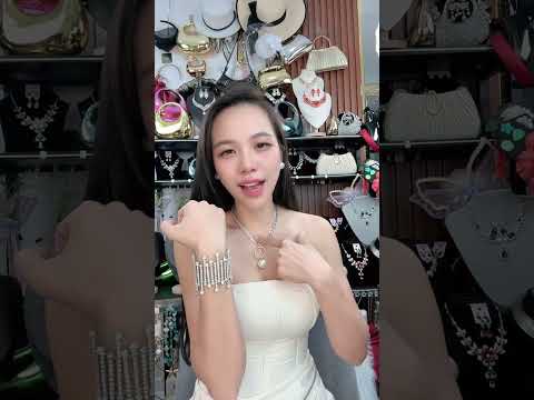 Vòng Tay Đá Trắng Xinh Xỉu | Xu Hướng Mới | Mê Áo Dài