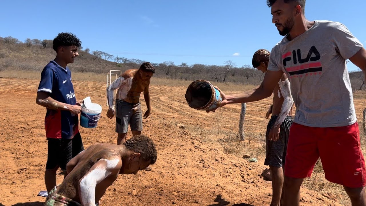 VLOG DE 1 HORA NO FUTEBOL PERDEU VAI TOMAR BANHO DE TINTA,B0STA e LAMA