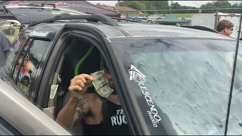 Couple Clips of the jeep at Sundown show flexing a...