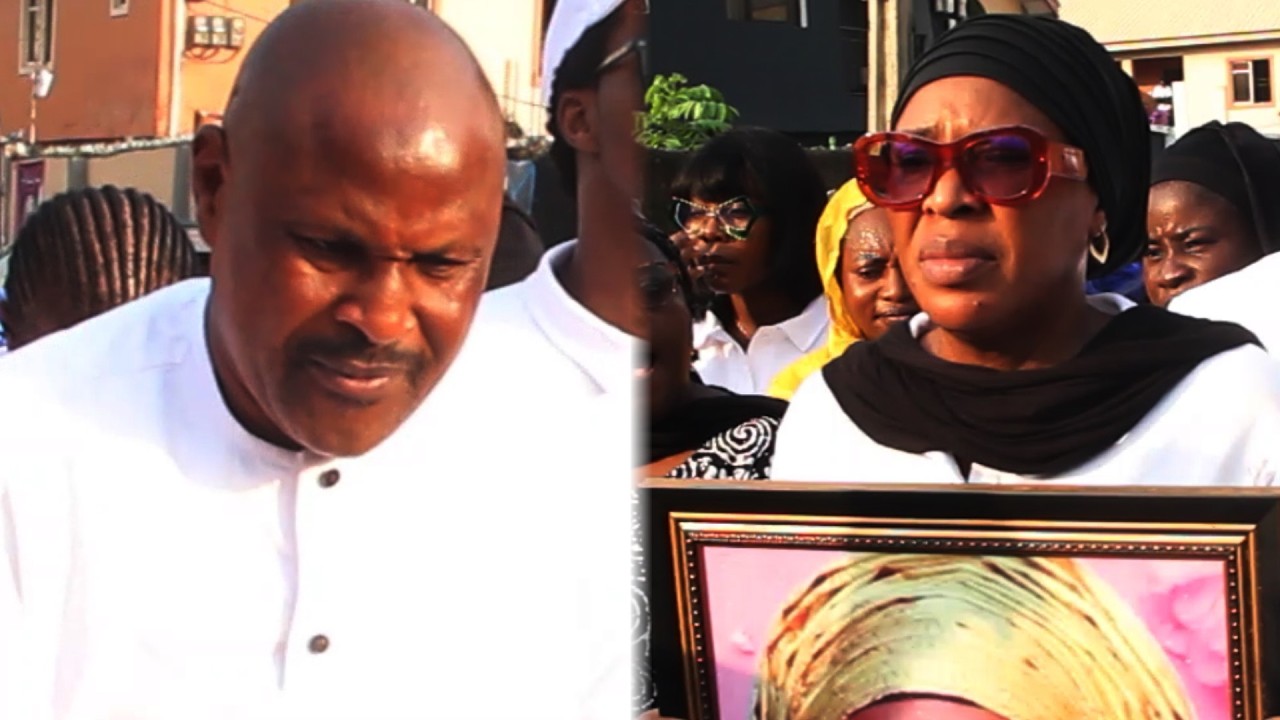 LOVE IS DEEPER! AS FATHIA BALOGUN WALKS TOGETHER WITH SAIDI BALOGUN @HER LATE MOTHER BURIAL