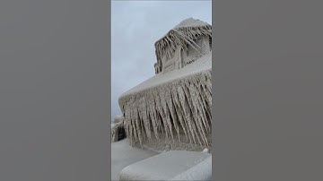 Extreme winter snowstorm Buffalo NEW YORK leaves houses in Frozen | Buffalo after 6 inches of snow