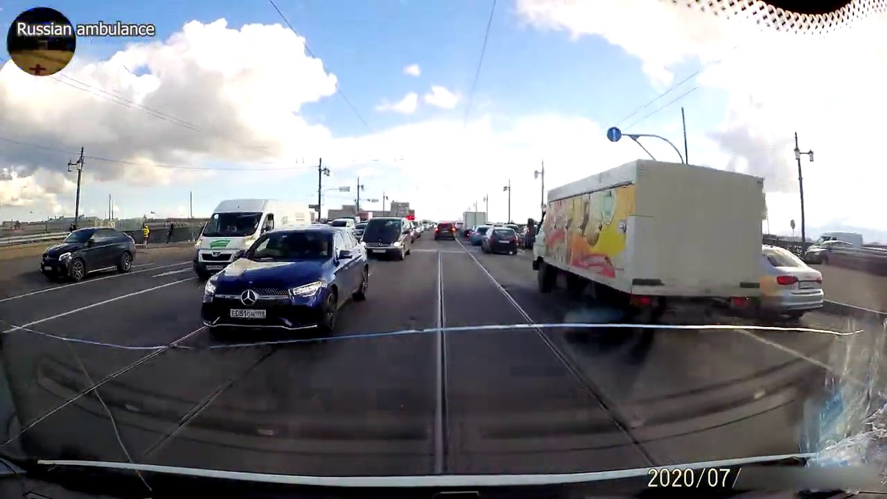 Скорая --- ребенок задыхается.