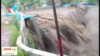 Rekaman warga saat banjir bandang tiba tiba datang di sejumlah desa di Jember