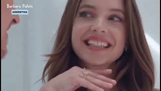 Barbara Palvin y Dylan Sprouse para Vogue x Tiffany & Co [Subtitulado]