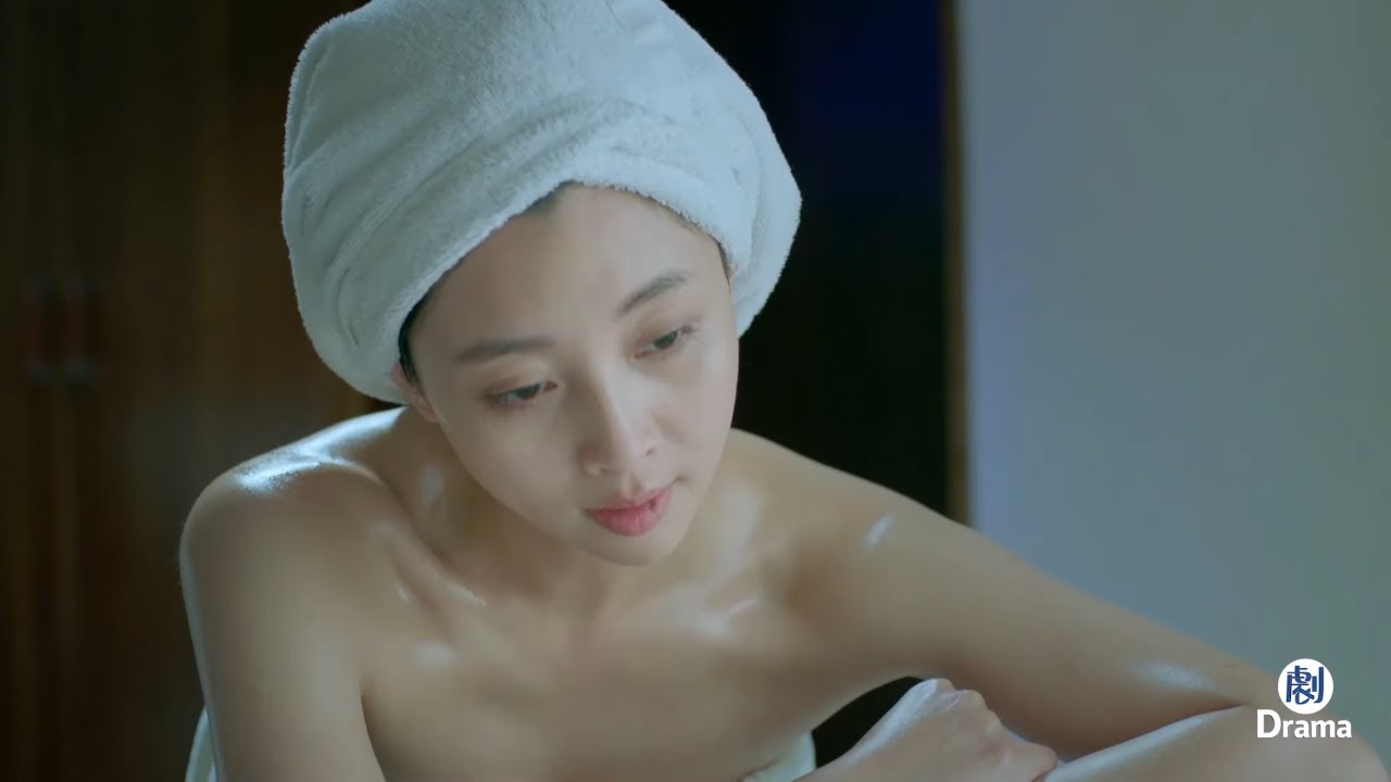 死對頭一起做美容，女老總看了新聞後，氣得將情敵「蒸了」！