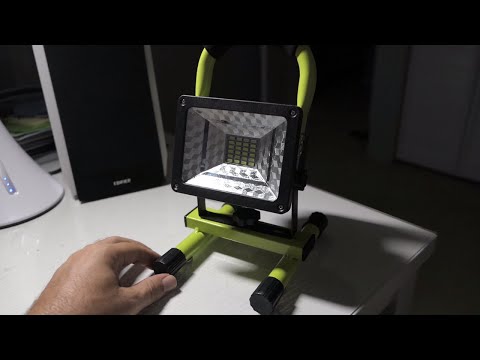 Video: Uzlādējami LED Prožektori: Pārskats Par Pārnēsājamiem Ar Baterijām Darbināmiem Prožektoriem, Pārnēsājamiem āra Modeļiem Ar 12 Voltu Baterijām Un Citu Jaudu