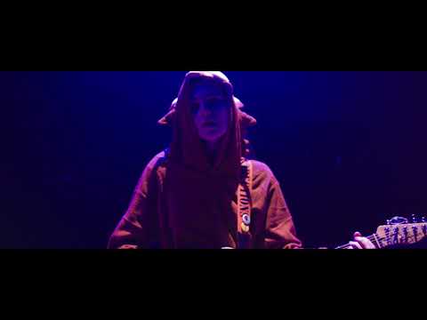 Sleduj tummyache - "porcupine" [official music video] na YouTube