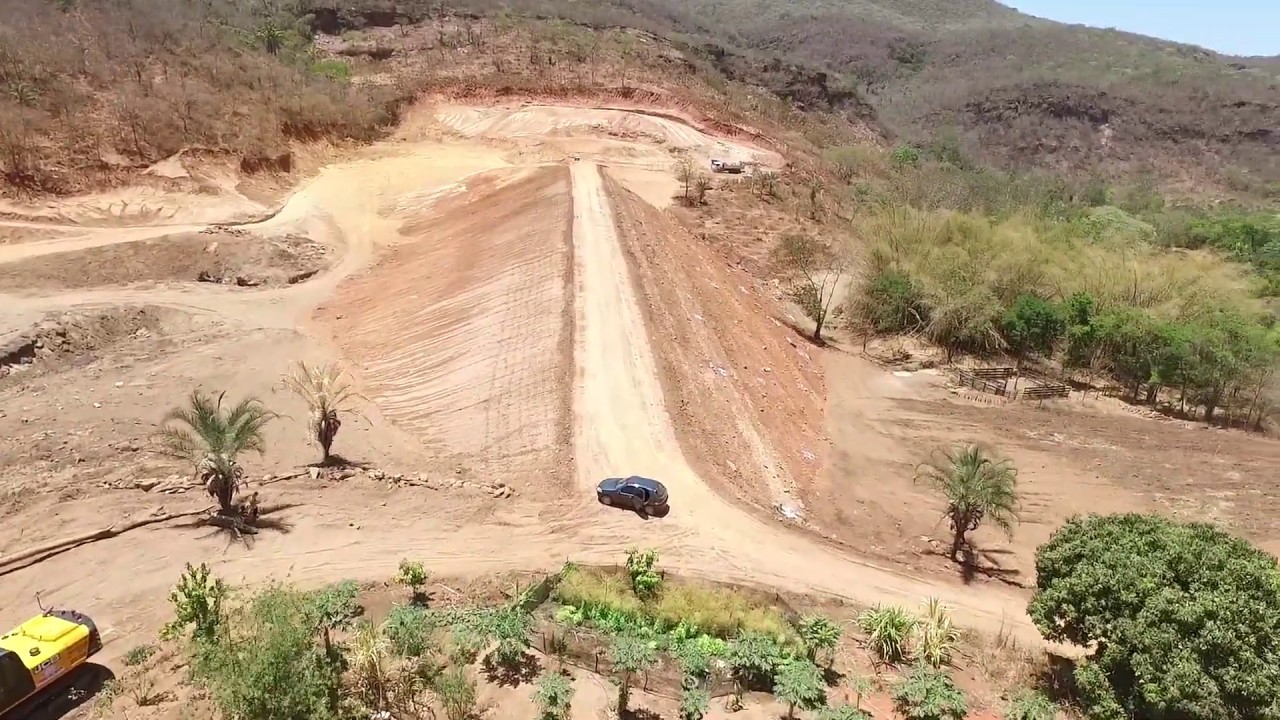 Construção da barragem da fazenda Capão