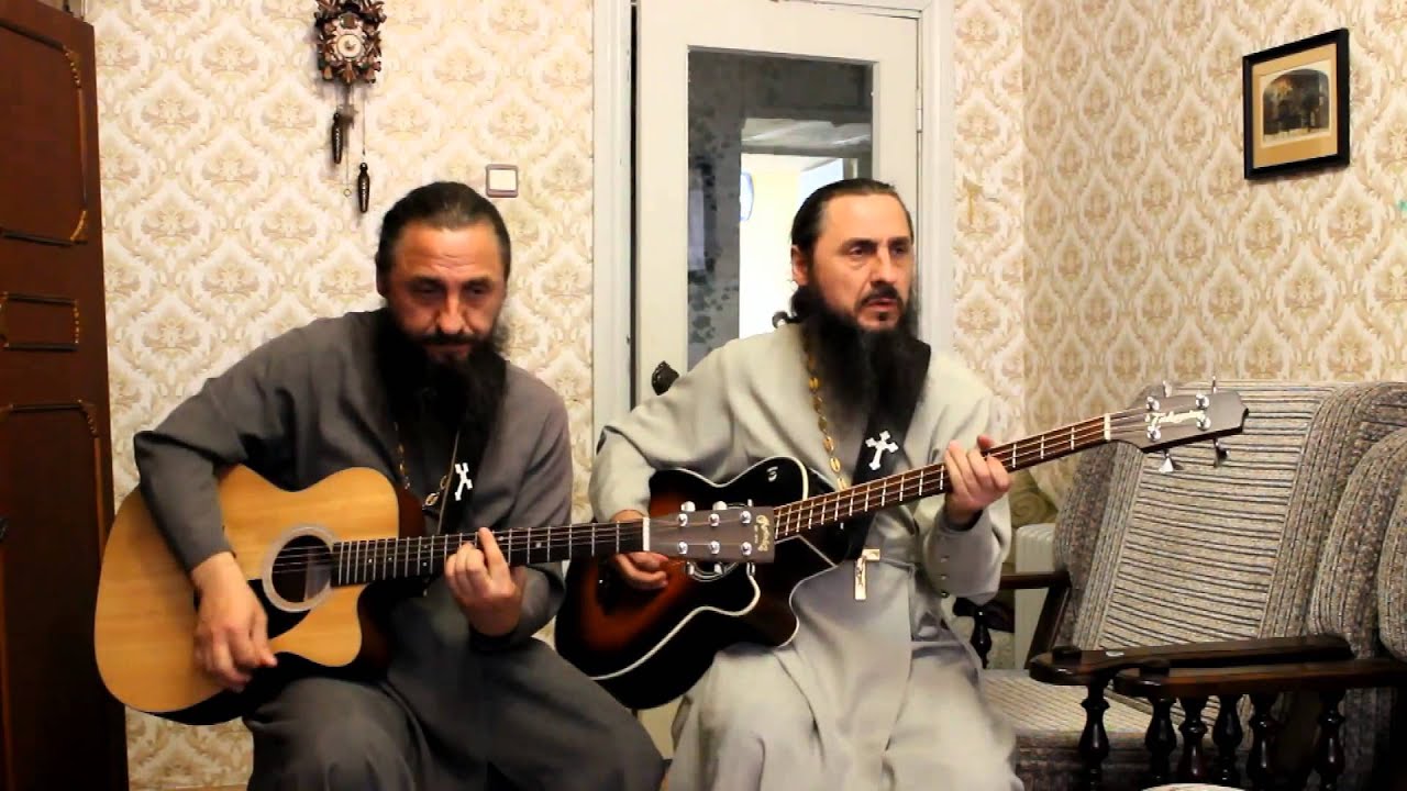 православный рок. крестный отец табы для гитары. табулатура крестный отец для гитары. священник играющий на гитаре. крестный отец аккорды для гитары.