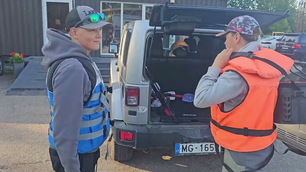 Marks ar Emīlu līdaku medībās. Babītes ezers. Spuņciems. Laivu bāze Vecupenieki.