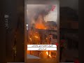 مشاهد من اشتعال النيران بأشجار نخيل في تل أبيب وامتداد الحريق إلى المباني