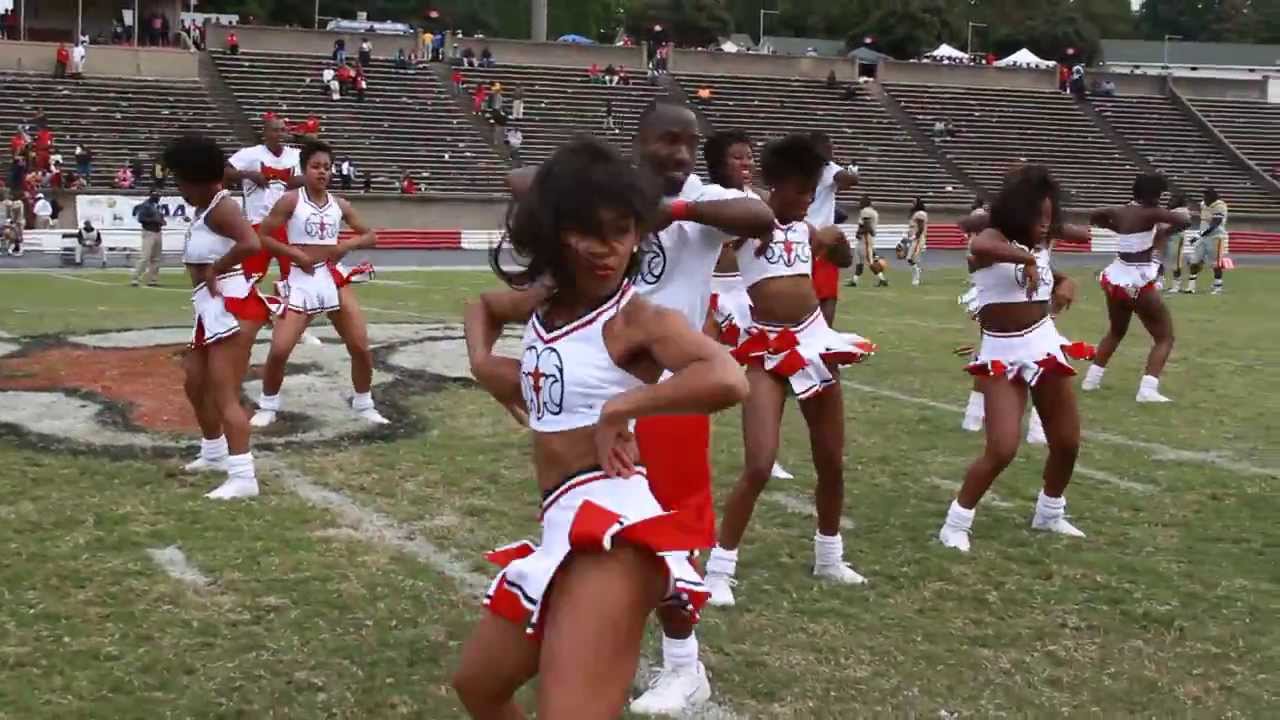 2013 WSSU Cheerleaders Homecoming Victory Circle