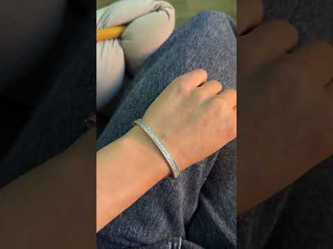 Браслет жіночий сріблястий з цирконами, розмір 17–19 см, елегантний, видео 1