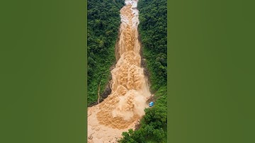 Sudden Landslide Terror! Mud Flows Like a River‼️