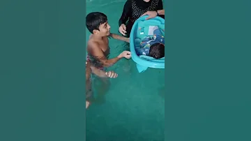 شوفوا يونس في المسبح يوميات حمدي ووفاء 