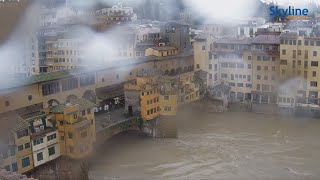 🌊LIVE: The Arno River in Florence at Full Flow! | SkylineWebcams