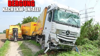 [BERGUNG EINES VERUNGLÜCKTEN LKW!] - Lastwagen kam von der A44 ab & landete neben Fahrbahn ~ Willich