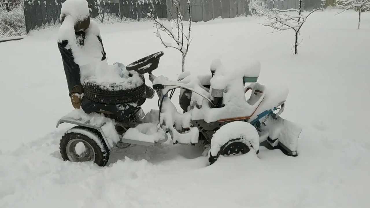 Минитрактор из мотоблока чищу мокрый снег - YouTube
