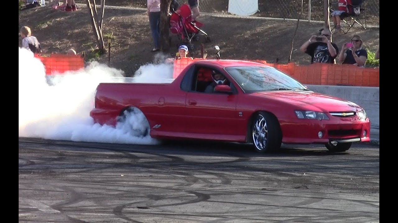 Burnout Commodore Ute V8 