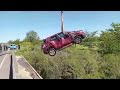 Retiraron  camioneta que cayó desde el puente del Acceso Norte