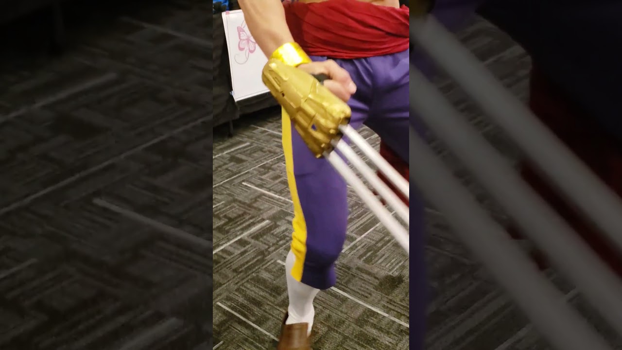 Vega Street Fighter Cosplay Toy Show 