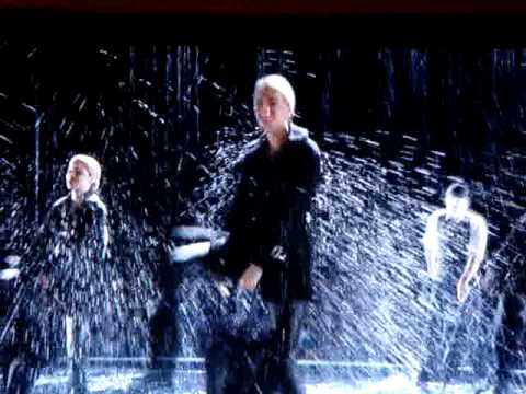 Glee - Singing in the rain/umbrella