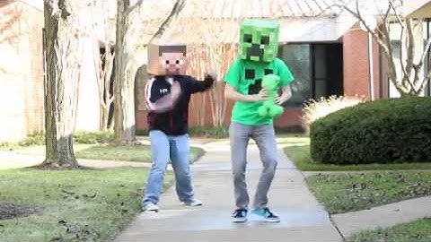 Minecraft Creeper Plush With Sound from ThinkGeek   YouTube 2
