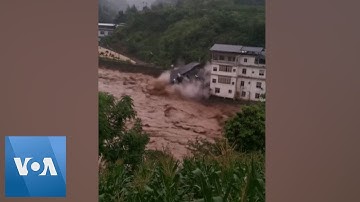 Building Collapses Amid Floods in China | VOA News