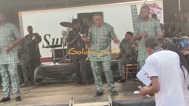 King Sunny Ade introduced new leg work on stage at the burial ceremony of Oba Oworonshoki