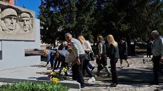 Сьогодні, у День пам’яті та перемоги над нацизмом у Другій світовій війні, у Валках до Меморіалу Слави валківчани в знак пошани поклали квіти від імені всієї громади