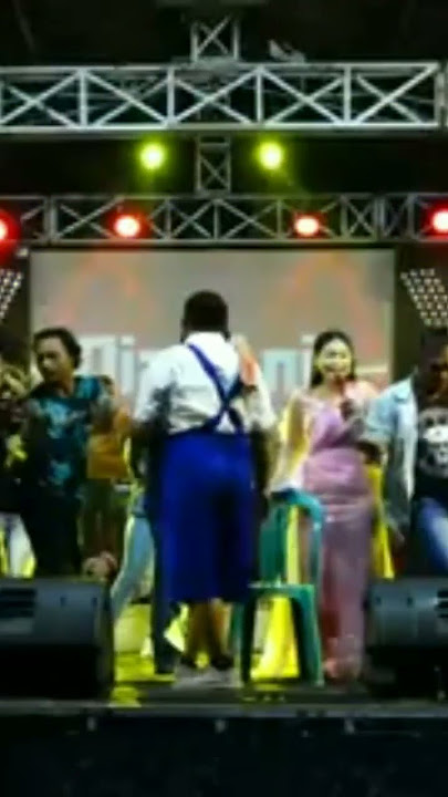 dian anic wanita yang hebat masyaallah, itu dalam keadaan sakit, tetap profesional manggung🤍