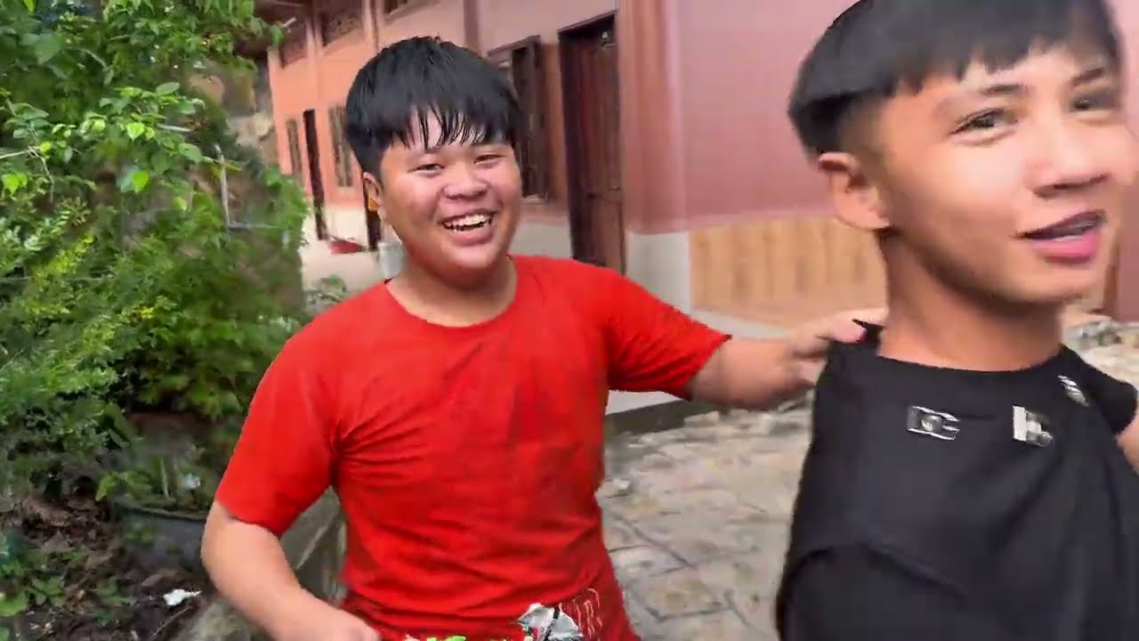 Nhóc Trí Đi Núi Sam Phát Hiện Người Yêu Đi Cùng Người Mới 