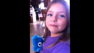 Carlie Jo - how she eats.